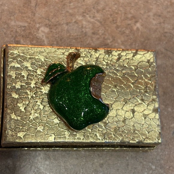 Avon Vintage Green and Gold Apple Brooch - Picture 1 of 3